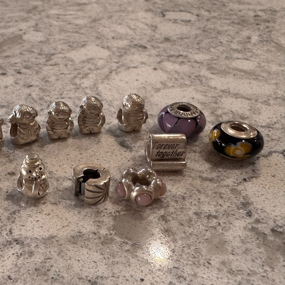 12 Pandora Beads